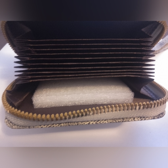 New Wallet Women's Wrist Strap - Picture 6 of 7